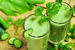 Lee más sobre el artículo Zumo verde de col Kale, manzana y pepino
