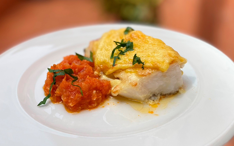 Lee más sobre el artículo Bacalao con tomate y muselina de ajo