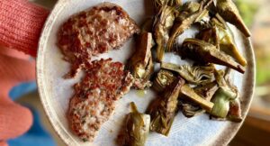 Lee más sobre el artículo Alcachofas con ajo y vino blanco