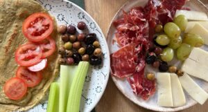 Lee más sobre el artículo Crep de jamón y queso con tomate y apio