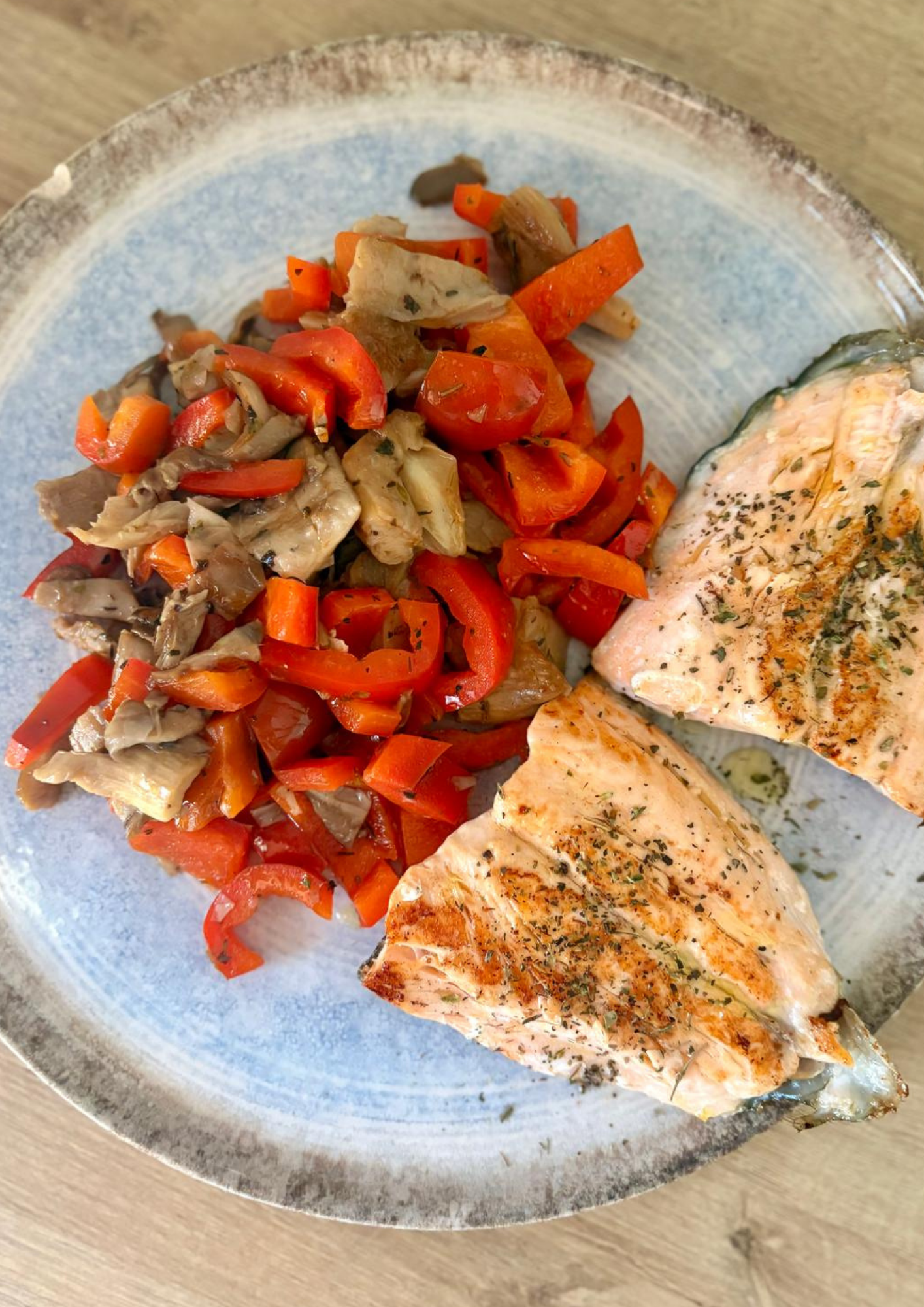 En este momento estás viendo Salteado de pimiento rojo y setas